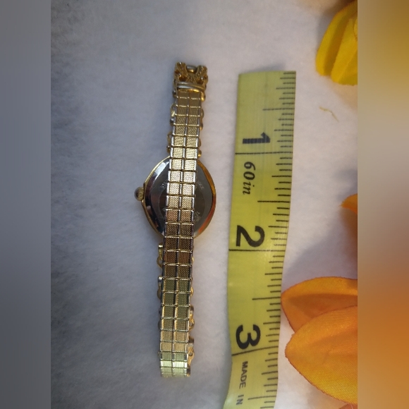 ExpLrAess Ladies Vintage Gold Wrist Watch - Picture 3 of 5